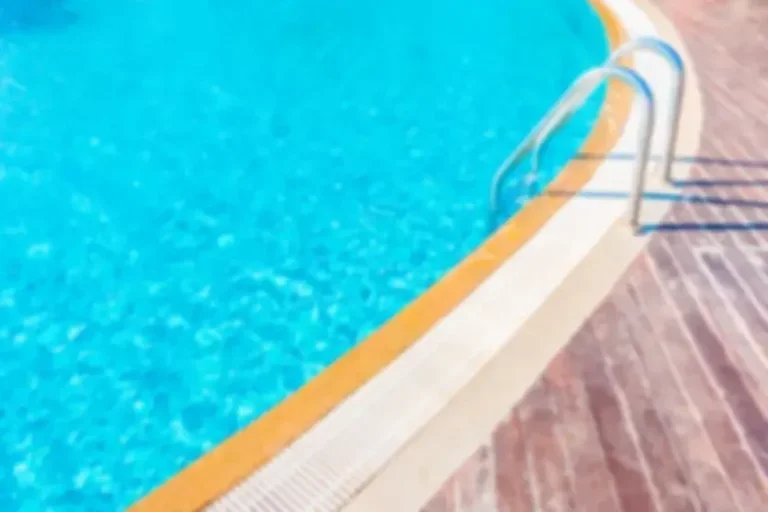 Menina de três anos é encontrada morta em piscina durante confraternização no PR.