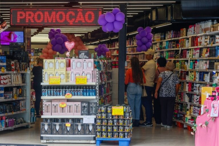 Paraná cresce em abertura de empresas em 2025 e supera todos os meses do ano anterior.