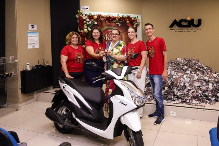 Último sorteio do Natal de Luz da Aciu contempla ganhadores com quatro motos.