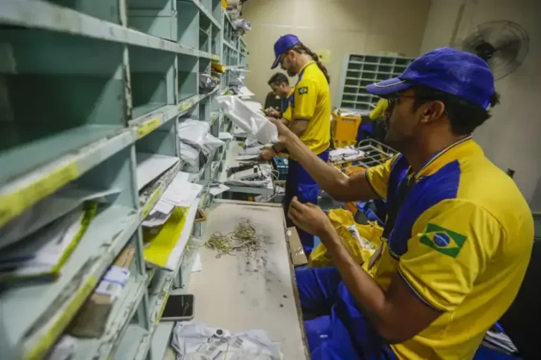 TST determina que 80% dos funcionários dos Correios continue trabalhando durante greve.