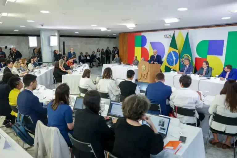 Lula diz que irá vetar PL da Dosimetria: "A hora que chegar na minha mesa, eu vetarei".