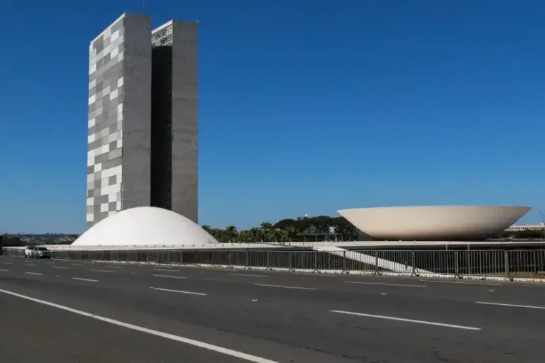 Congresso aprova corte de incentivos fiscais e aumento de tributos para equilibrar Orçamento de 2026