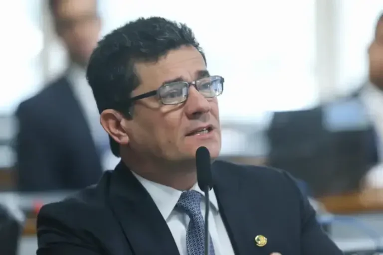 PF cumpre mandado de busca e apreensão na vara federal da Lava Jato em Curitiba