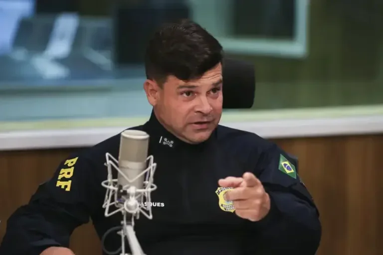Tornozeleira de ex-diretor da PRF foi violada na madrugada de Natal; Moraes converte prisão em preventiva.