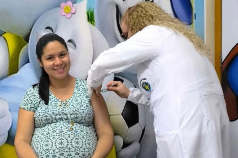 Mais de 9 mil gestantes já receberam as vacinas contra o Vírus Sincicial Respiratório (VSR) no PR