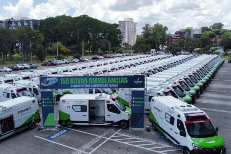 Paraná entrega novas ambulâncias com UTIs para Umuarama e outros 55 municípios
