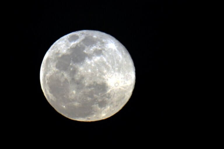 Lua Cheia de Perigeu: Primeira superlua de 2026 ocorrerá neste sábado (3)