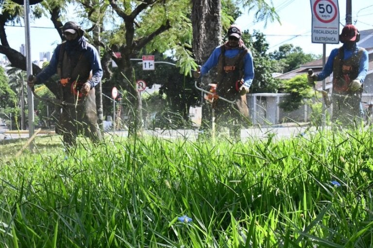 Clima Acelera Crescimento Da Grama E Prefeitura Intensifica Roçada (1)