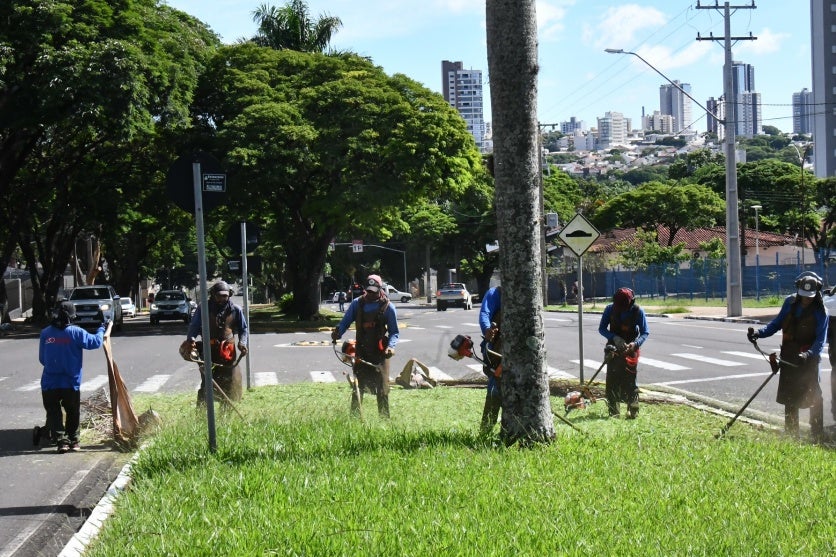 Clima Acelera Crescimento Da Grama E Prefeitura Intensifica Roçada (2)
