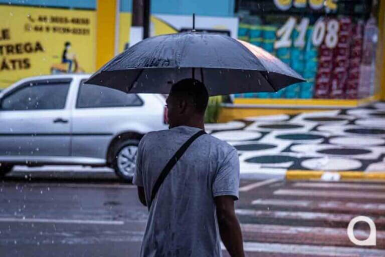 Alerta laranja no Inmet indica possibilidade de tempestade em Umuarama e região.