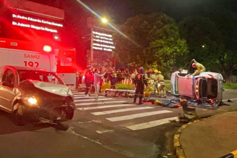 Condutor Fica Gravemente Ferido Após Colisão Na Praça Do Japão