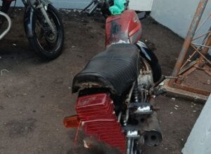 PM recupera motocicleta furtada e apreende adolescente em Umuarama