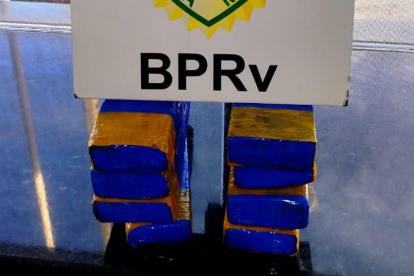 Acidente na rodovia PR-182 leva à apreensão de maconha em Iporã