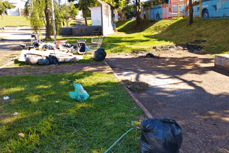 Indígenas Voltam Para Aldeias E Prefeitura Limpa Praça E Terminal (5)
