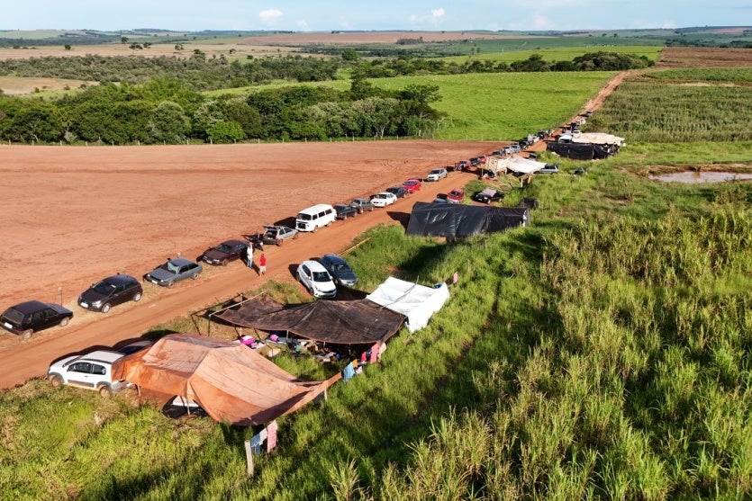 Mst Transfere Acampamento Para Fazenda Em Perobal (3)