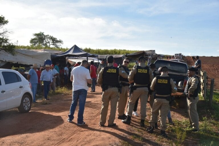 Mst Transfere Acampamento Para Fazenda Em Perobal (7)
