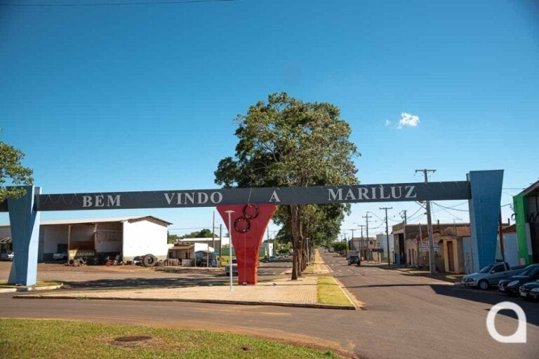 Mulher procurada se esconde no banheiro e é detida pela PM em Mariluz.