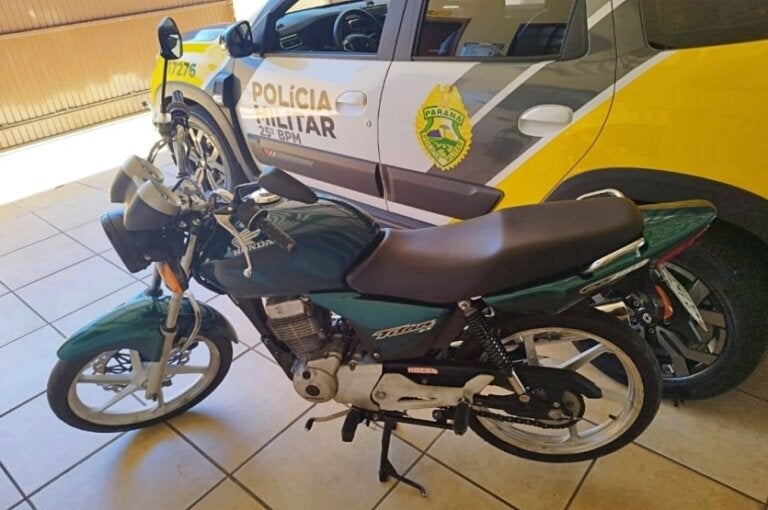 Pm De Perobal Flagra Motociclista Sem Cnh E Com Escape Irregular