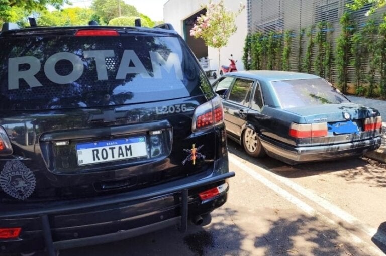 Santana Furtado Em Umuarama é Abandonado Ao Lado De Empresa