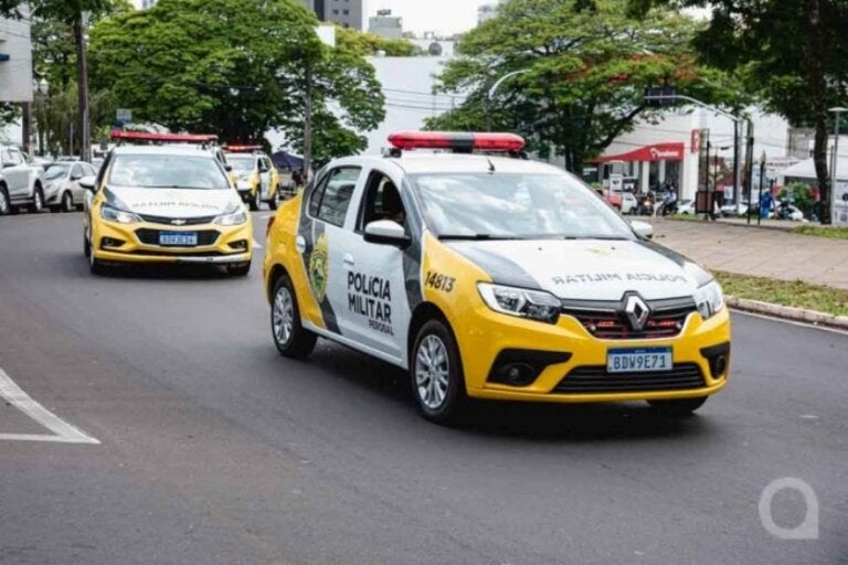 Colisão na avenida Paraná deixa motociclista ferida em Umuarama.