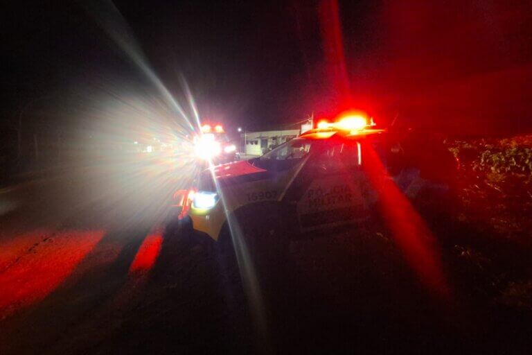 Homem morto é encontrado às margens da PR-546 na madrugada deste domingo.