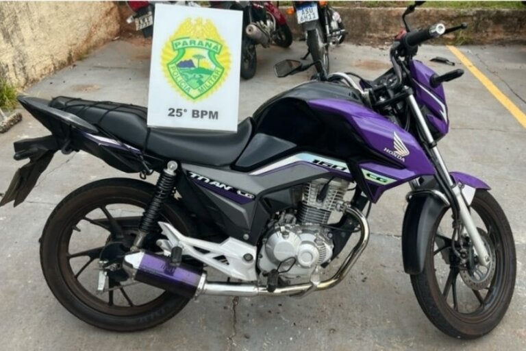Jovem empina moto na frente da PM em Iporã e tem veículo apreendido.