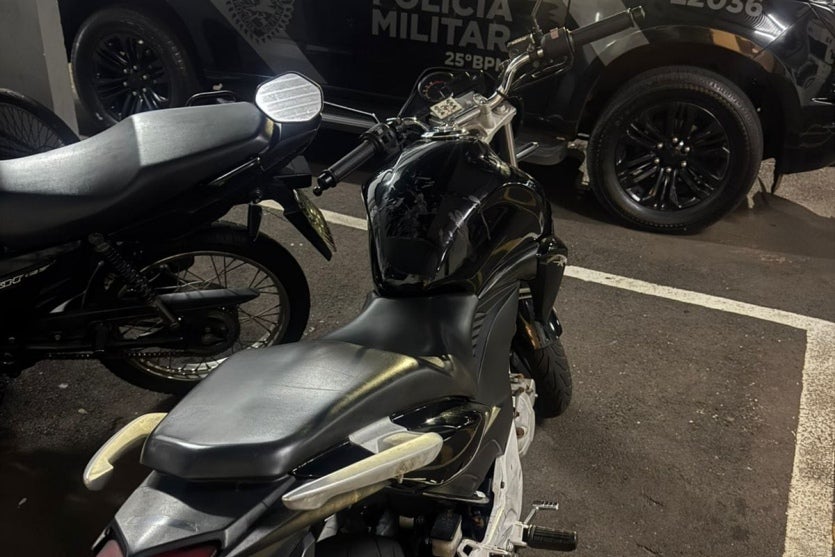 Motocicleta roubada é recuperada no Interlagos II, em Umuarama.