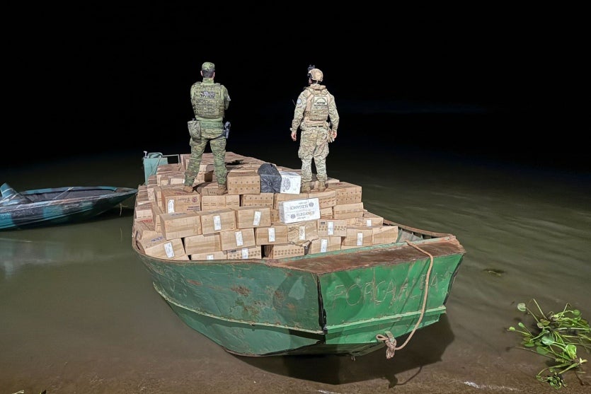 PF apreende carga milionária de cigarros contrabandeados no Lago de Itaipu