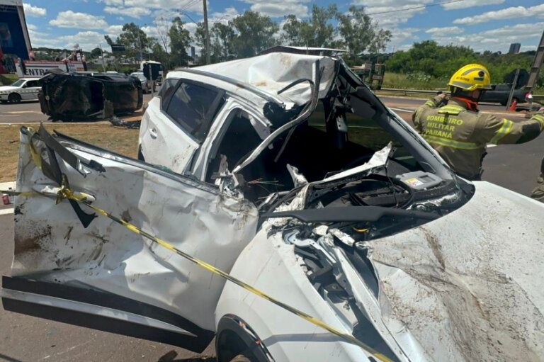 Acidente em frente ao Max Atacadista deixa vítima em estado gravíssimo e carros destruídos