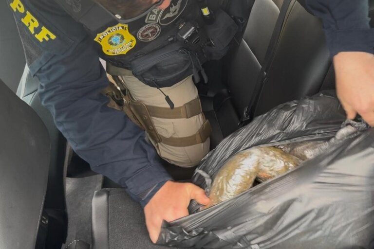 PRF apreende skunk e dry na BR-487 em Icaraíma