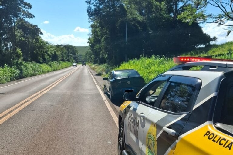 Saída de pista na PR-482 deixa duas pessoas feridas em Maria Helena