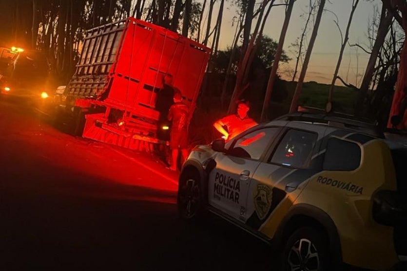 Colisão traseira na PR-485, em Icaraíma, deixa duas pessoas feridas