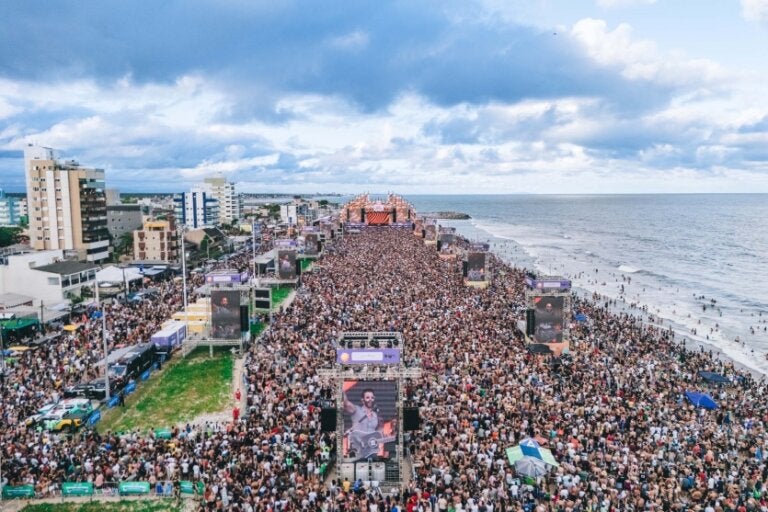 Show de Gusttavo Lima tem duração de 3 horas para 265 mil pessoas em Matinhos