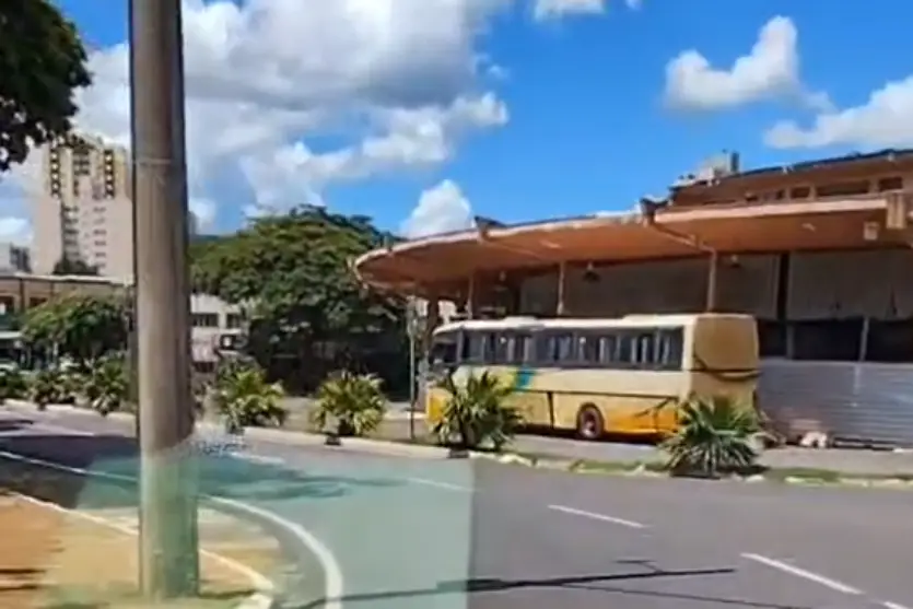 Indígenas começam a deixar Umuarama após instalação no terminal rodoviário