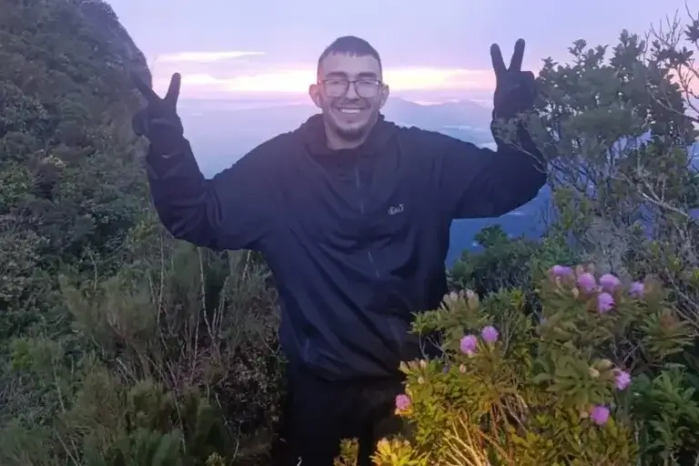 Buscas por jovem desaparecido no Pico Paraná são retomadas neste sábado