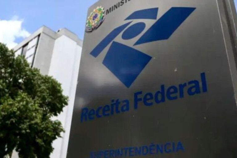 Leilão da Receita Federal tem iPhones a partir de R$ 390 e veículos com lance inicial de R$ 6 mil