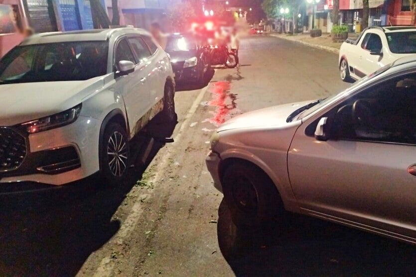 Condutor Bate Em Carros Estacionados No Centro De Alto Piquiri