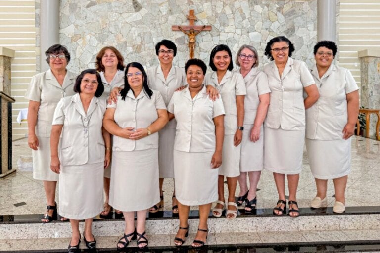 Diocese De Umuarama Irmã Joiciele Professa Votos Perpétuos (1)
