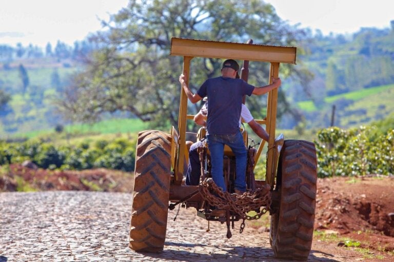Governo do Paraná lança CEP Rural e sistema de rotas por GPS