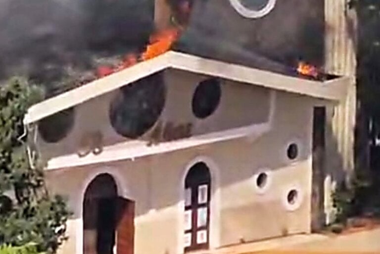 Incêndio Atinge Prédio Histórico Da Catedral San Blas