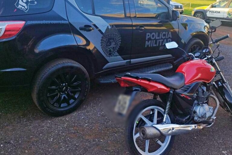 Pm Flagra Motociclista Na Contramão E Sem Cnh Em Umuarama