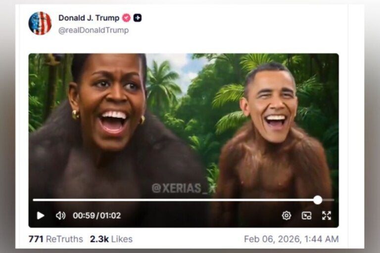 Trump publica vídeo racista com imagens de Obama e esposa como macacos