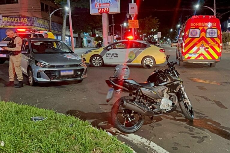 Umuarama Ocupantes De Moto Ficam Feridos Em Colisão No Centro (1)