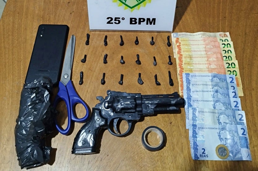 Umuarama Pm Flagra 3 Pessoas Em Situação De Tráfico De Cocaína