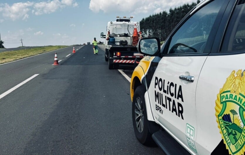 Moto colide na traseira de caminhão e deixa condutor ferido na PR-317
