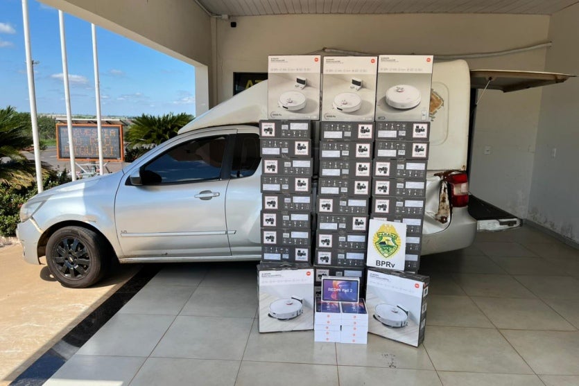 Robôs aspiradores e tablets são apreendidos pela Polícia Rodoviária na PR-323, em Perobal