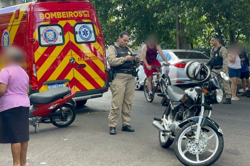 Motociclista tem suspeita de fratura no punho após colisão com carro próximo ao Cemil