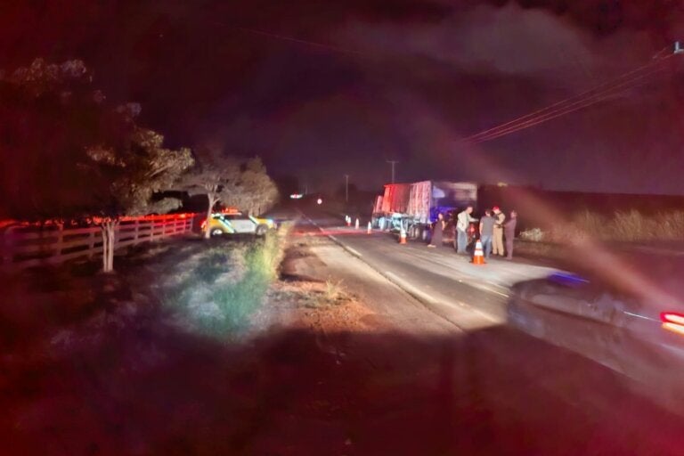 Acidente na PR-468 em Umuarama deixa quatro feridos no mesmo local onde caminhão pegou fogo