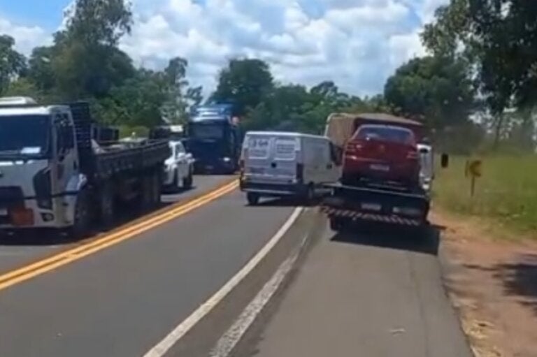 Segundo acidente da tarde desta segunda-feira ocorre próximo ao trevo de Lovat, em Umuarama