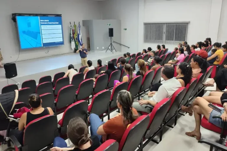 Alto Piquiri apresenta Clínica Municipal NeuroAcolher a pais de crianças com TEA